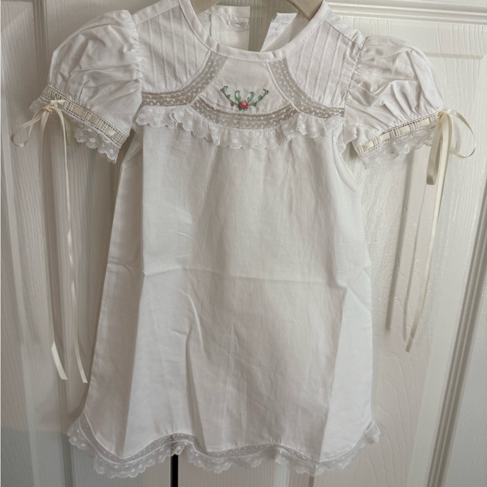 Cecil and Lou White Heirloom Embroidered Baby Gown NWOT - size newborn